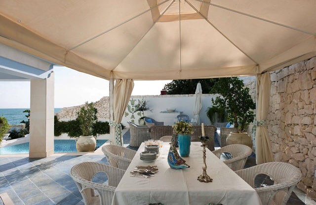 Wonderful private villa for 14 people with private pool, WIFI, A/C and terrace