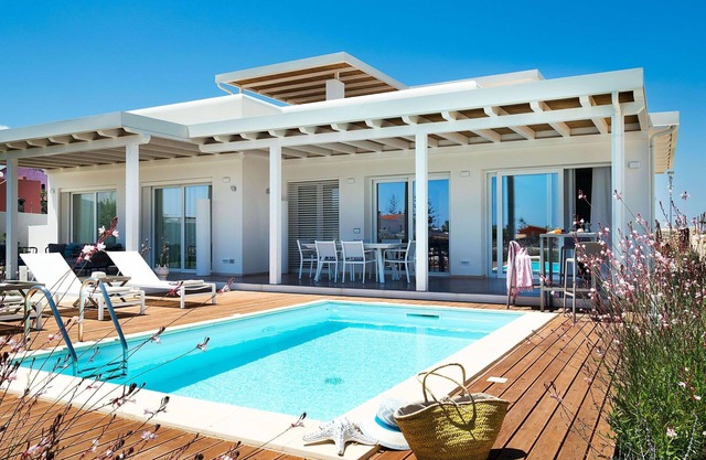 Wonderful private villa with hot tub, WIFI, A/C, private pool, TV, terrace and panoramic view