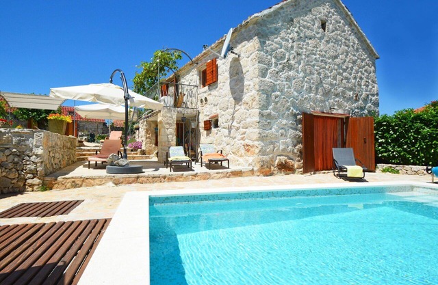 Wonderful private villa for 5 guests with private pool, WIFI, A/C, TV, terrace and panoramic view