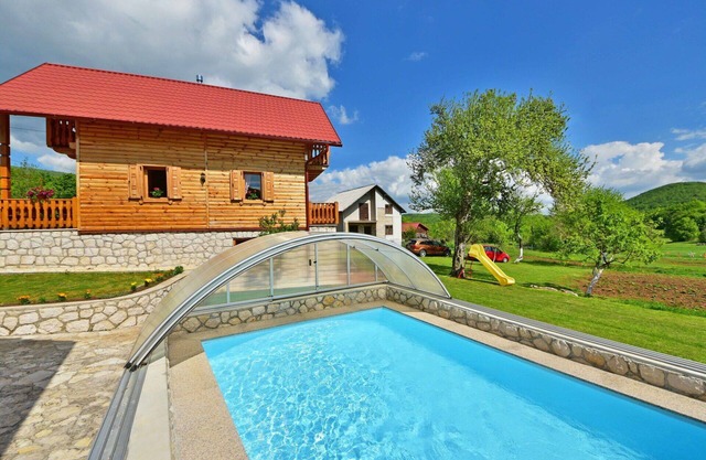 Wonderful private villa for 5 people with pool, WIFI, TV, terrace, pets allowed and panoramic view