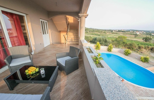 Wonderful private villa for 6 guests with WIFI, private pool, hot tub, A/C, TV and terrace