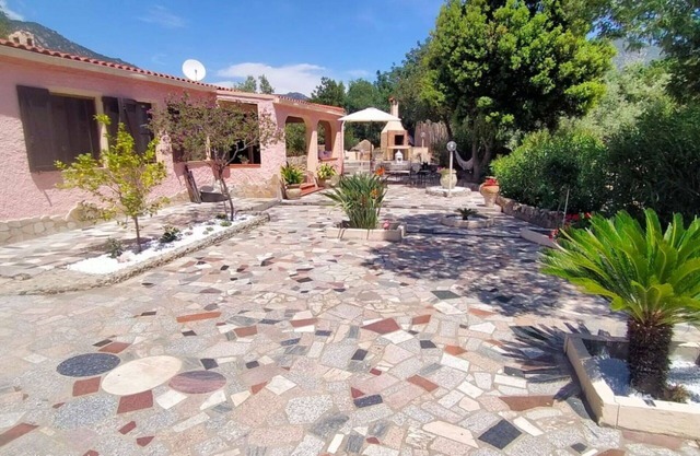 Wonderful private villa for 4 people with A/C, WIFI, TV and pets allowed