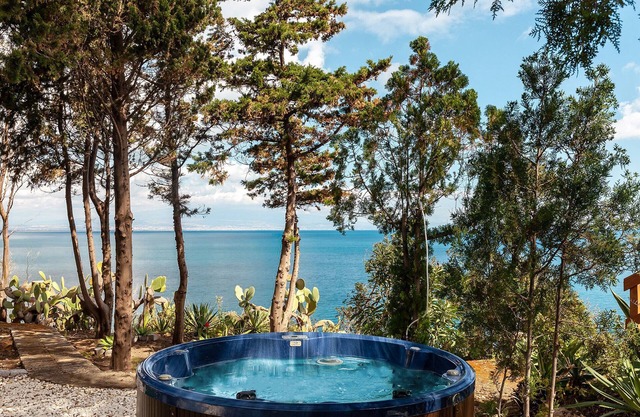 Wonderful sea villa with pool in Brucoli