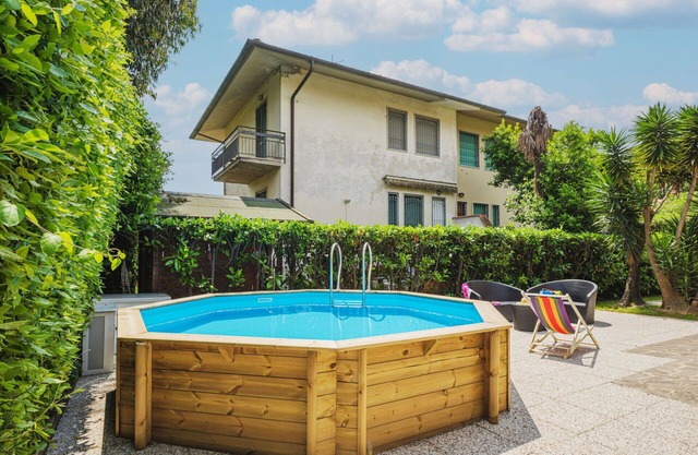 Wonderful villa for 8 guests with WIFI, private pool, TV and pets allowed, close to Forte Dei M.