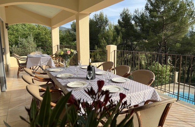 Wonderfull setting at 10 minutes from Vaison-la-Romaine