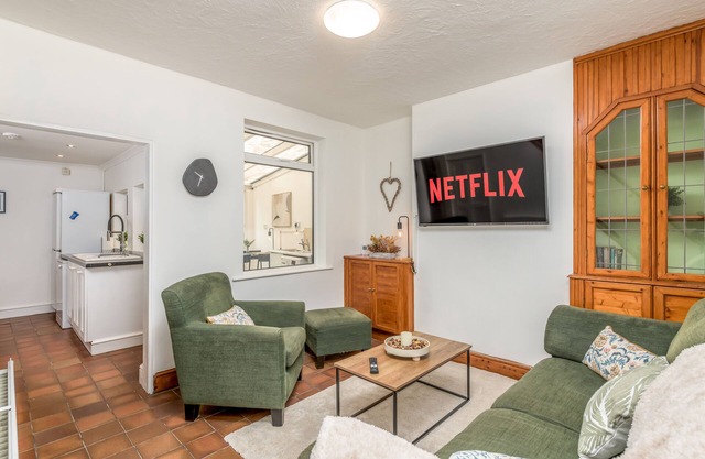 Wood House - 5 Beds Suitable for Contractors