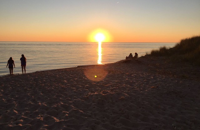 Wood View Cabin, short drive to Lake Michigan