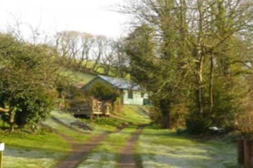 Woodcutters Lodge set in a secluded valley near Bantham