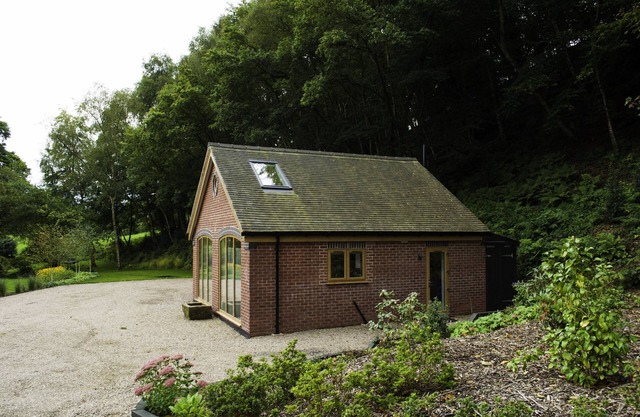 Woodland Cottage at Brook House: A wheelchair accessible rural retreat