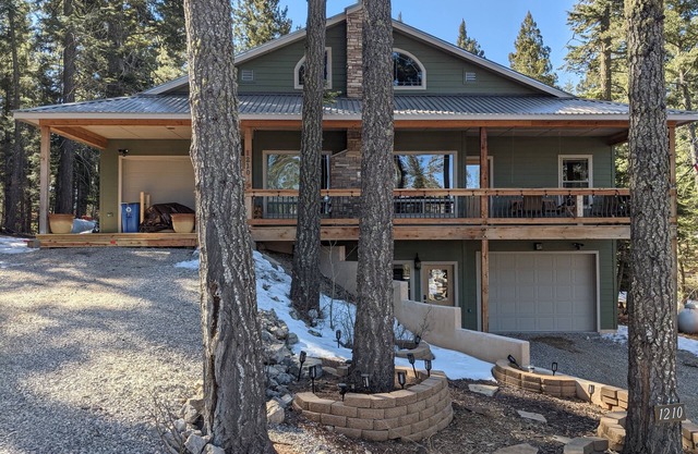 Woodlands Chalet: Forest, Luxury, Parking, Bedrooms w/Ensuite Bathrooms, CLEAN