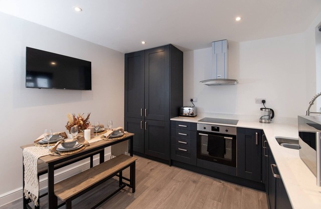 Woodside Park 3 Bedroom and 2 Bathroom Apt. B with Parking