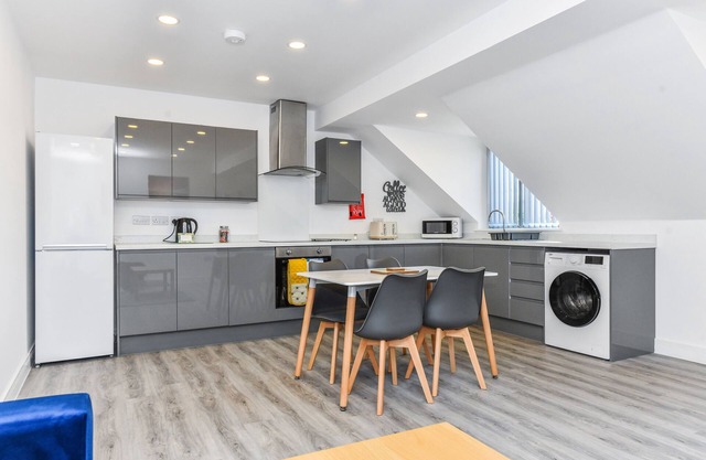 Woodstock House Flat 9 - Your Hucknall Home: 2BR Apartment