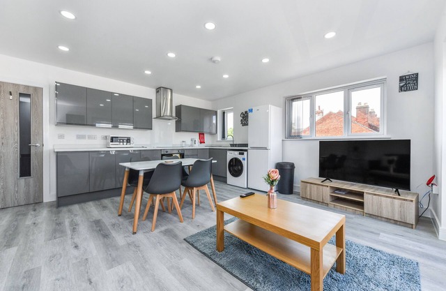 Woodstock House Flat 7 - Spacious 2BR Hucknall