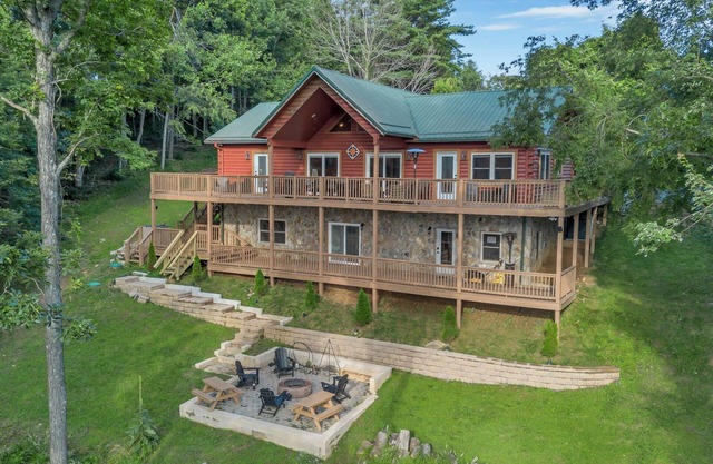 Wraparound Views & Forest Feels | Dream Cabin | Game Room with Pool Table