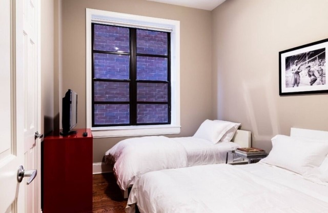 Wrigley Field Stadium Suite 4 Bedroom 2 Bathroom