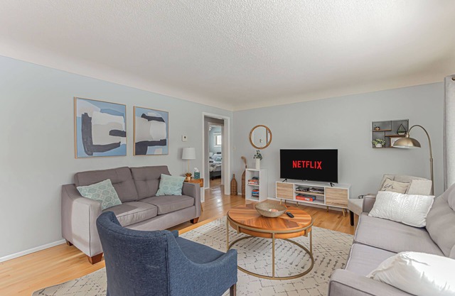 XL Backyard I 5 mins to NDSU I King I Pack n play