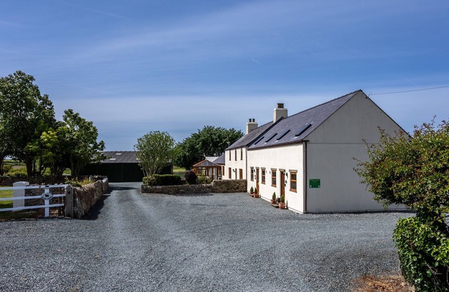 Y Stabl: 2‑Bed Cottage Sleeping 5 in Llanfaelog | Managed by Anglesey Holiday Lettings