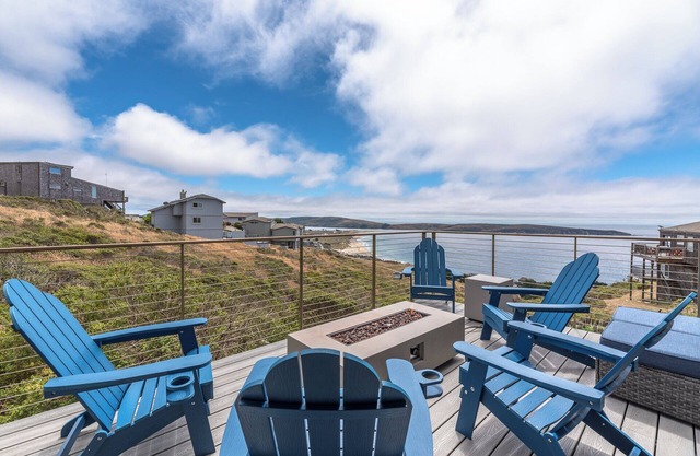 Yacht Club: Gorgeous Beach House with Ocean Views!Avail for Month at a time!