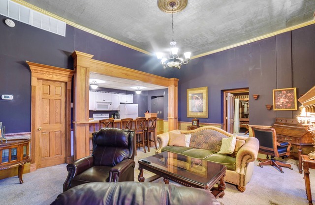 Yankton Apt: 1 Mi to Mount Marty University!