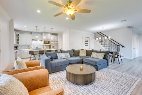 Yard and Workspaces Luxe Duplex Unit in Houston