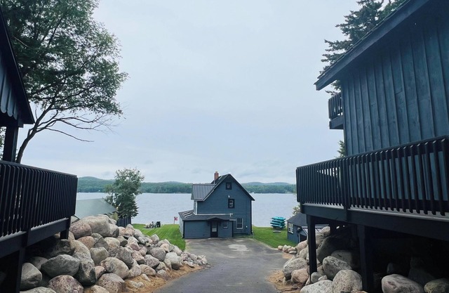 Year-round waterfront vacation rental ~BlueSky Lodge