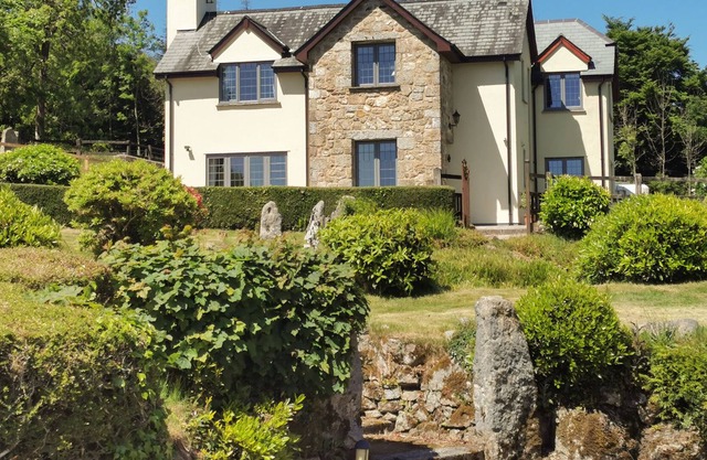 YELFORDS COTTAGE, pet friendly, luxury holiday cottage in Chagford
