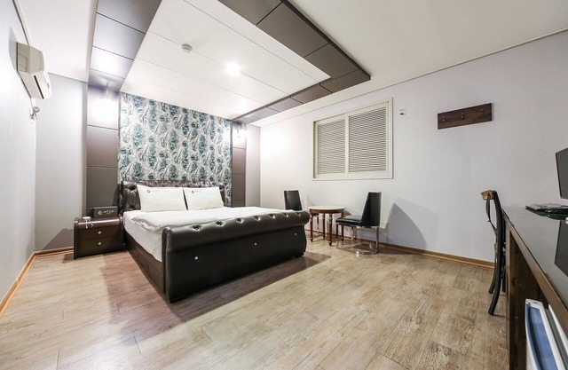 Yeungnam University Autumn Tale