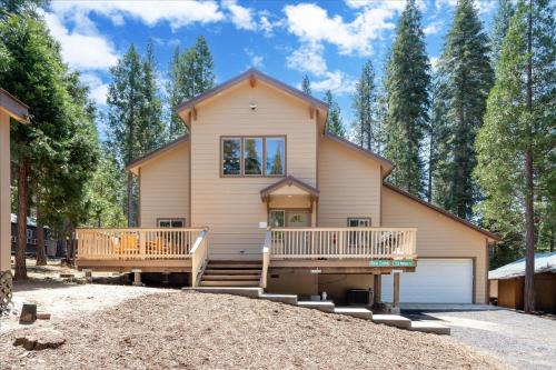 Yosemite Base Camp- Updated cabin INSIDE Yosemite!