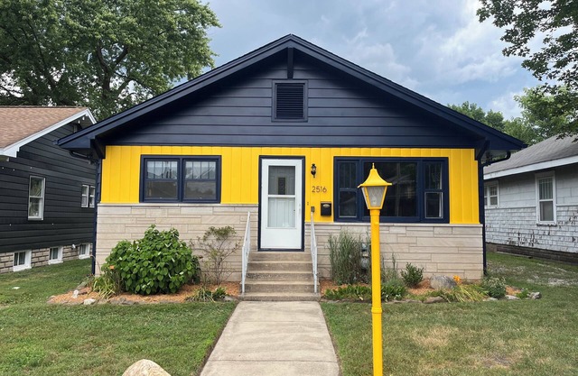 You'll love your stay at the Azul Abode centrally located in Terre Haute!