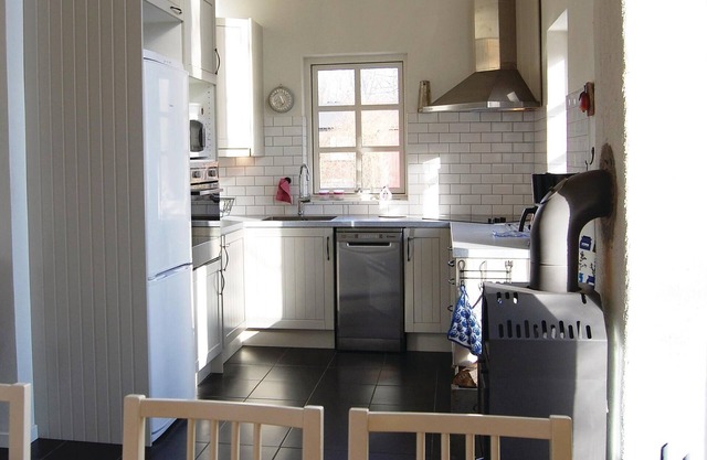 You will stay close to the lake Gyllebosjön and a beautiful nature reserve.