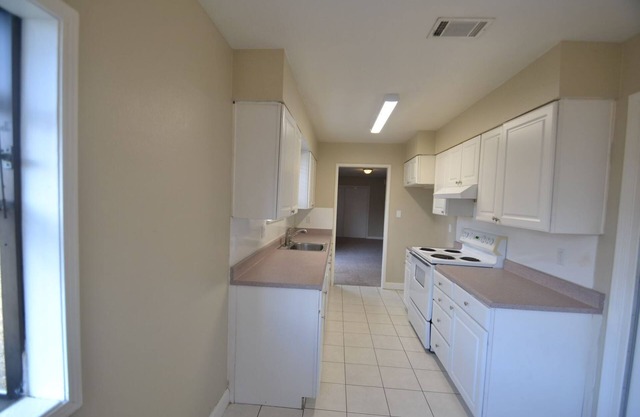 .Your BEAUTIFUL PLACE TO CALL HOME NO CREDIT CHECK* Comfortable 3 bed, 2 bath home.