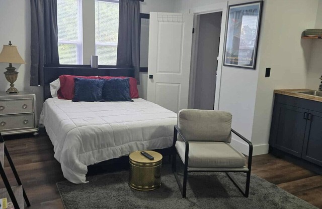 Your Cozy Studio Retreat in Detroit.