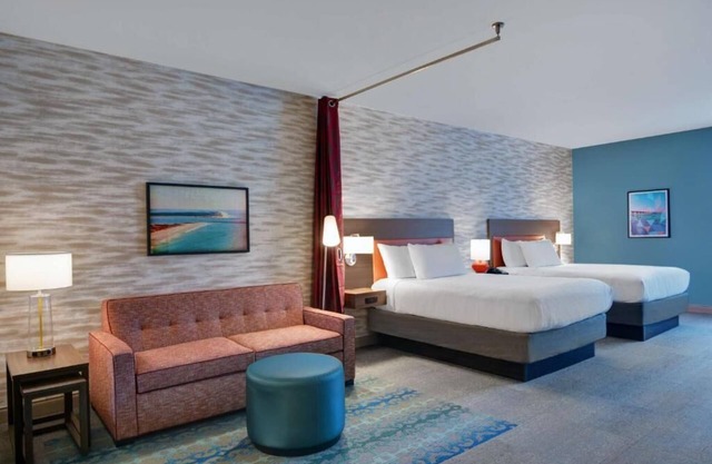 Your Home Away From Home! Onsite Pool, Kitchen, Free Breakfast, Parking!