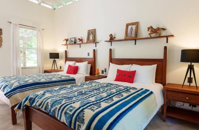 Your Home Away From Home! Outdoor Pool, Onsite Spa, Free Parking