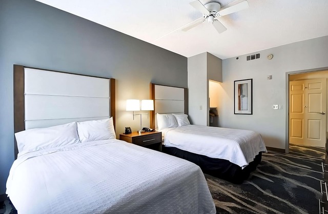 Your Home Away from Home in Phoenix! Outdoor Pool, Free Breakfast, Full Kitchen!