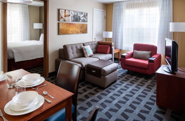 Your Home Away From Home! 3 Relaxing Units, Near Westfield Southcenter