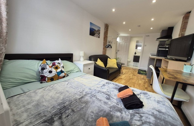 Your London Escape - Cosy Studio w parking