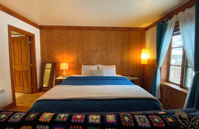 Your own private park in a paradise 4 en suite bedroom house in Mont-Tremblant.