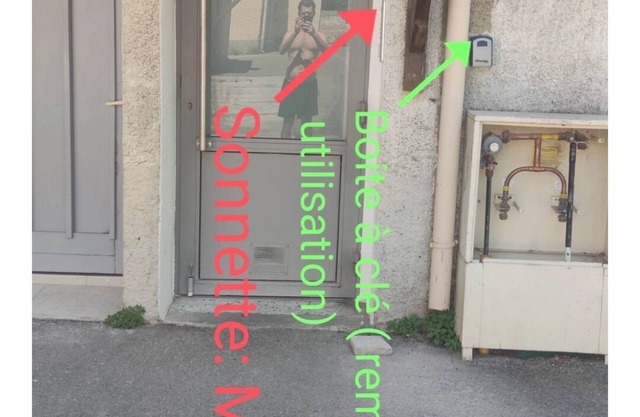 Youth hostel near town center (5 min walk), close to shops and buses