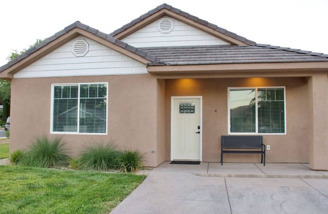 ZC4 Pet Friendly Home Near Zion