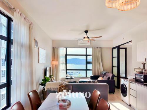 Zeluxo #JQ01 Jesselton Quay Tower 2 Level 10-2BR 2 Bath, Seaview