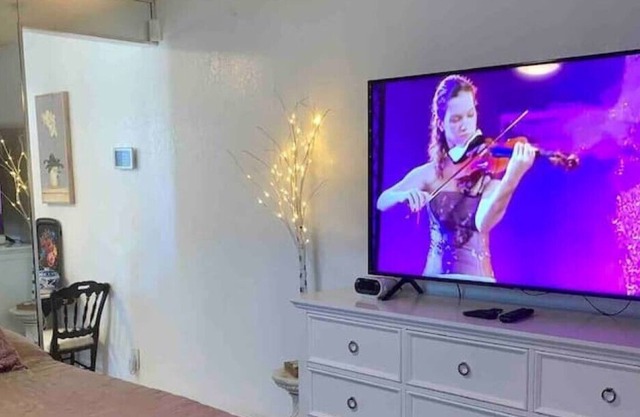 Zen OnWater*Cottage King*Free *WiFi*PARK near* Bch