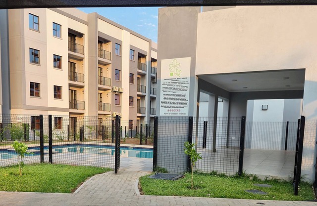 Zenith Retreat - Modern, Secure 2BR w/Pool