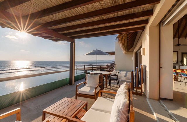 Zihua Penthouse Beachfront + Sleeps 8