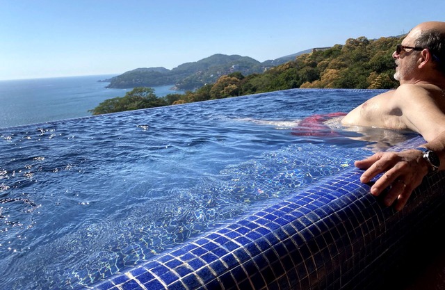 Zihua Penthouse. View from the top of the world. Dipping pool. Casa Q Ve al Mar.