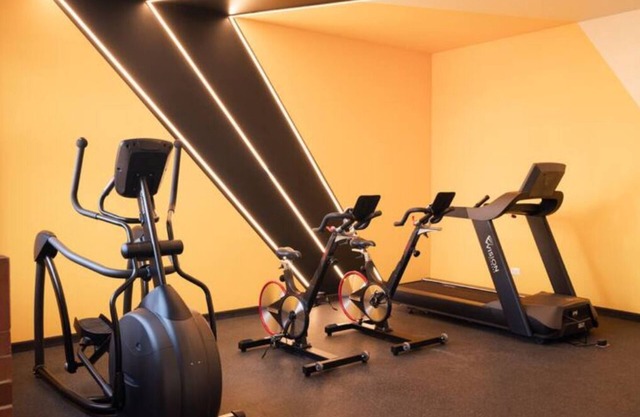 Zone 10 - Central location - close to airport