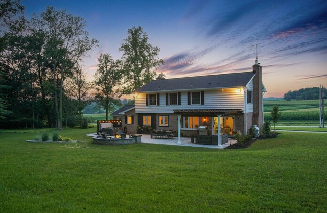 Zook Estate Amish Buggy Rides and Meals