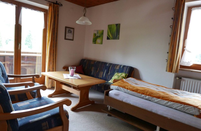 Zwei-Zimmer-Ferienwohnung, 54 m², Balkon und separater Küche