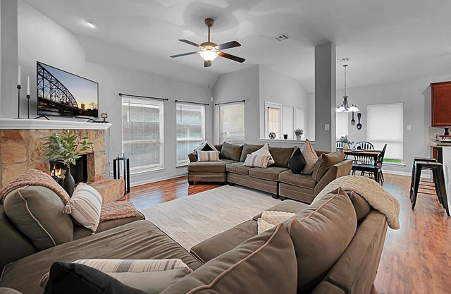 Zyla's Place, Close to Airport