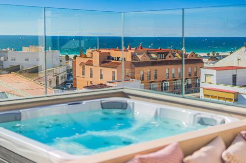 Tarifa Apartment | Ático Superior con Terraza Vistas Jacuzzi y Wifi - Poniente Penthouse